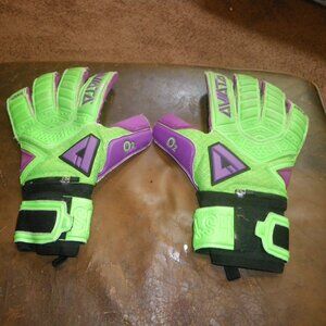 Adult / Teen's Unisex Aviata O2 Smash Soccer Goalie Gloves